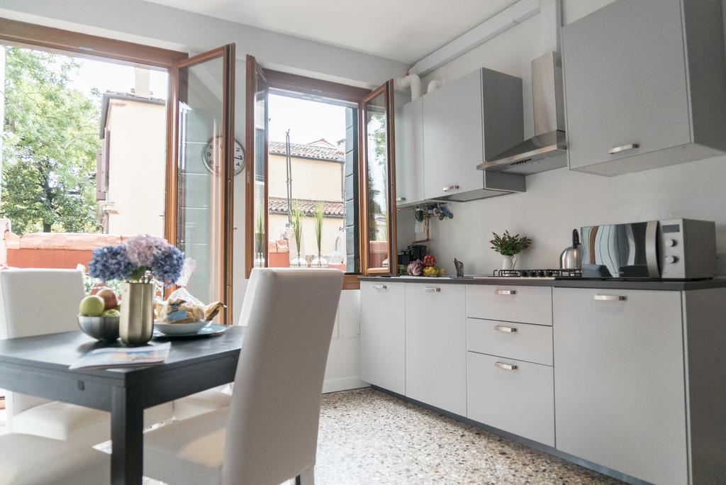 Venier Apartment Venesia Bagian luar foto